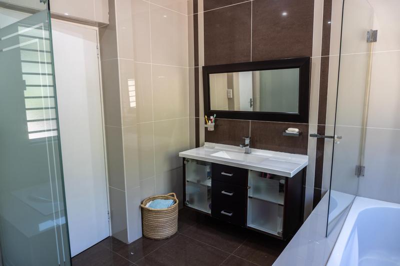 6 Bedroom Property for Sale in Plattekloof Western Cape